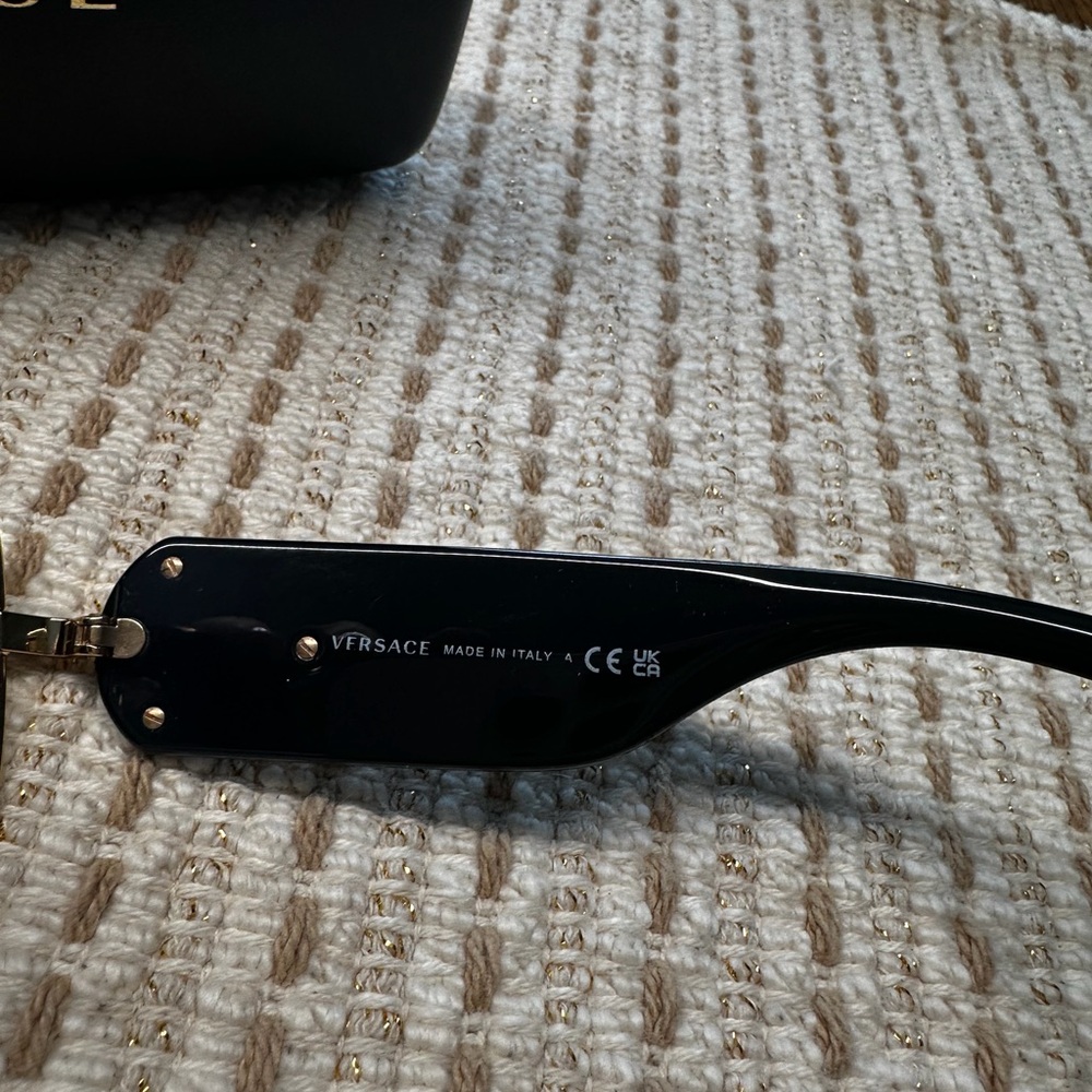 Versace Sunglasses with Black Frames and Gold Details - Picture 4 of 9